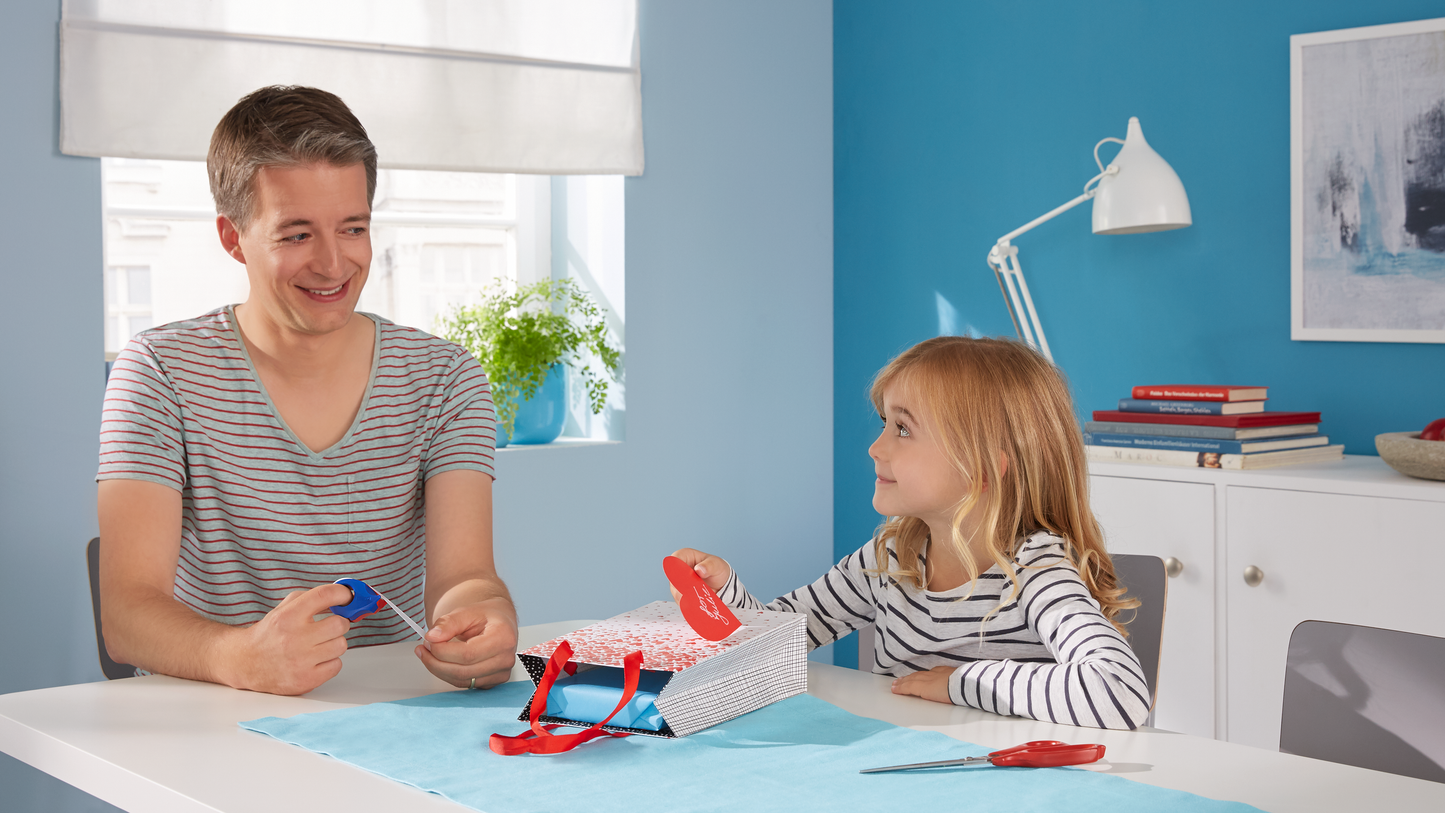 tesafilm® TESAFILM MINI DISPENSER  - tesa mini dispenser redblue invisible ap 003.png