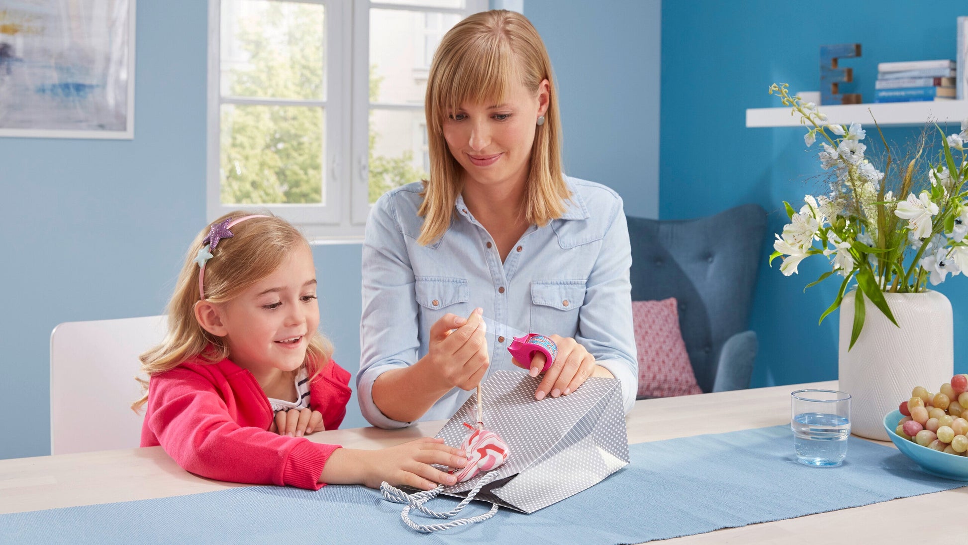 tesafilm® TESAFILM MINI DISPENSER  - tesa mini dispenser pink crystal ap 001.jpg