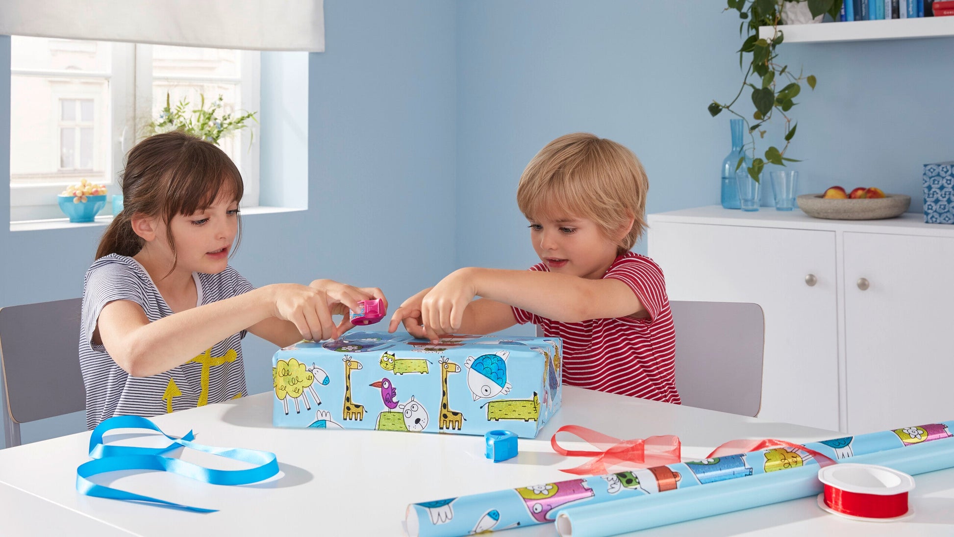 tesafilm® TESAFILM MINI DISPENSER  - tesa mini dispenser pink crystal clear ap 002.jpg