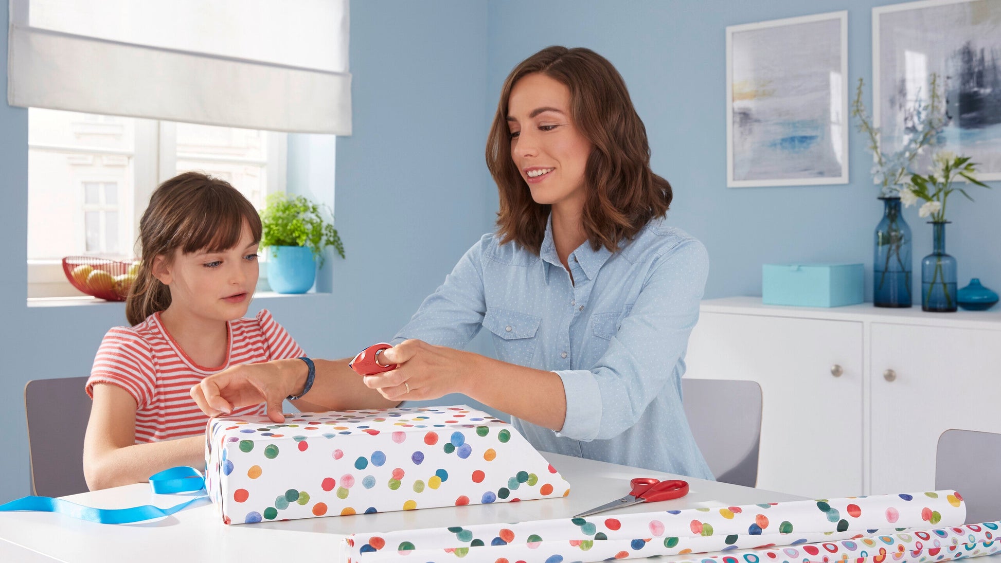 tesafilm® TESAFILM MINI DISPENSER  - tesa mini dispenser redblue crystal clear ap 001.jpg