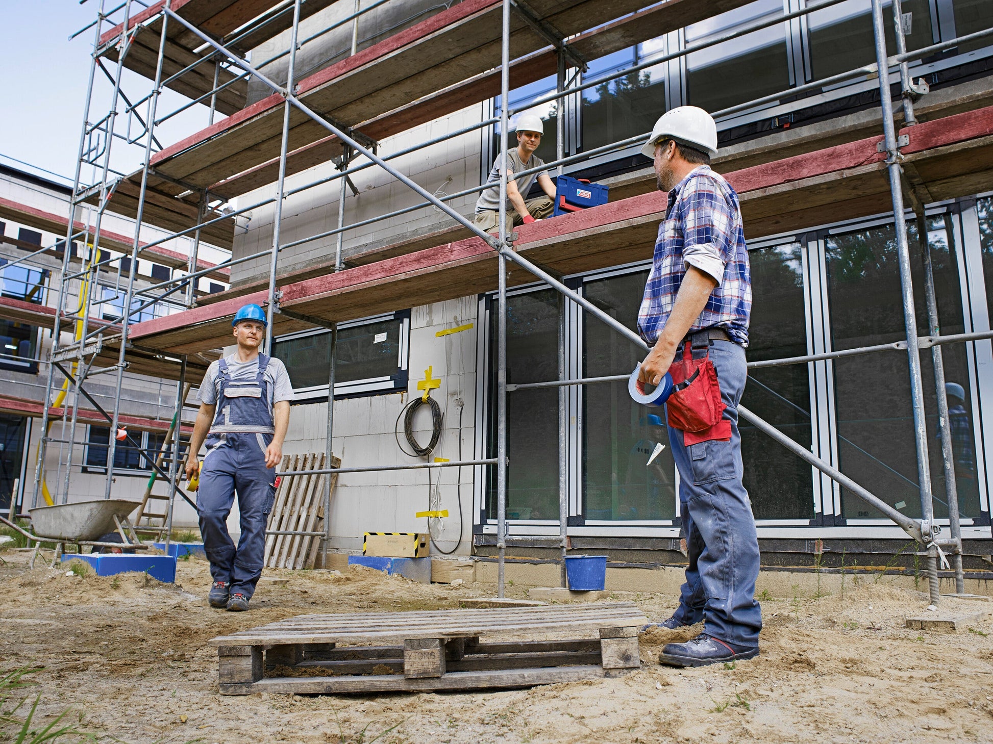 tesa® Professional 4363 Plastering Cloth Tape PV2 - tesa professional building protection mood 001.jpg