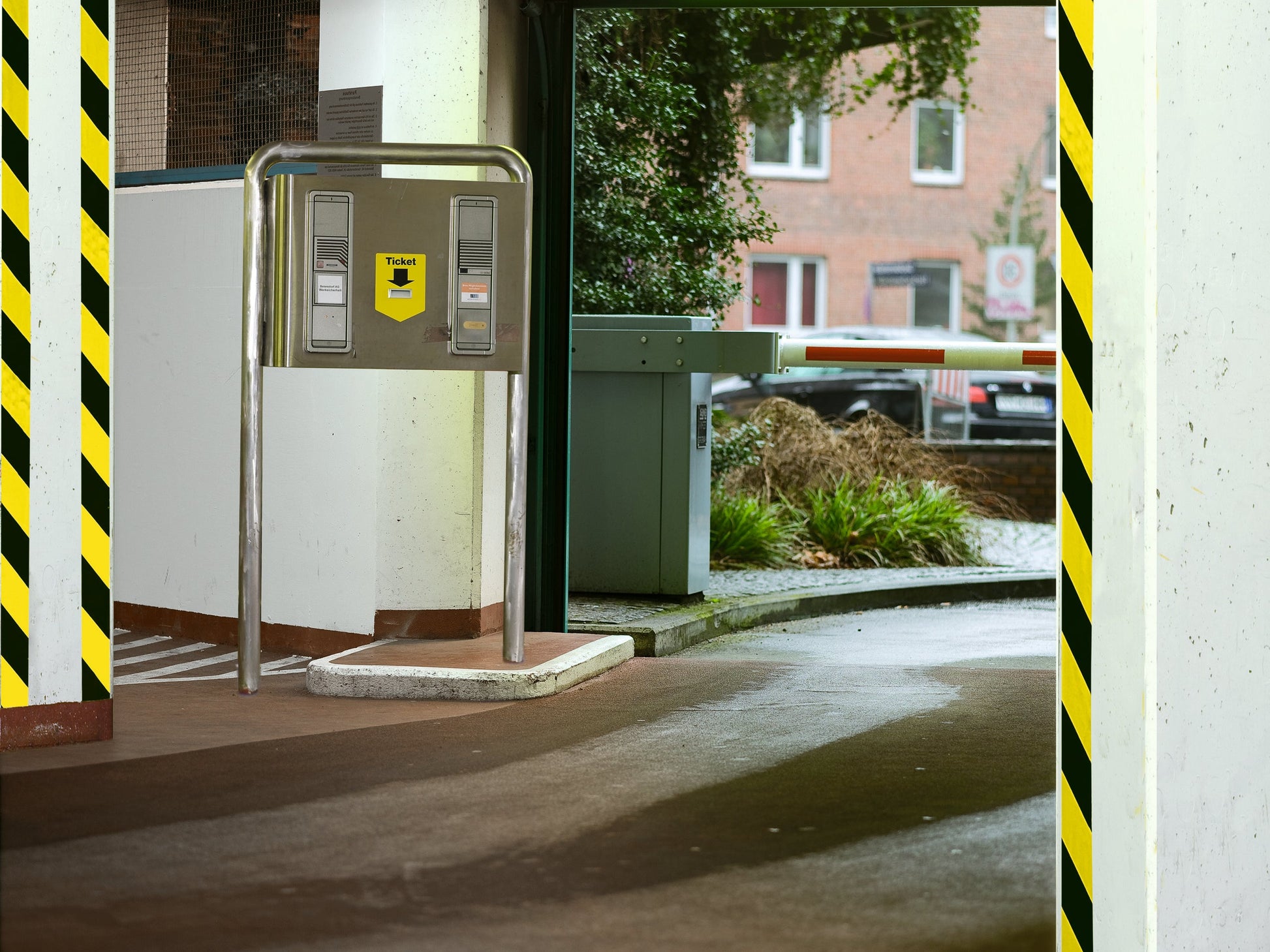 tesa® 58130PVC  - tesa signal marking tape ap 001.jpg