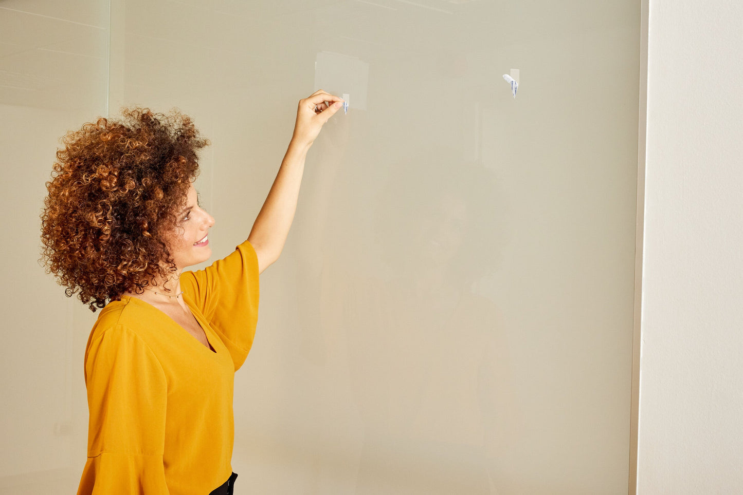 tesa® Powerstrips 58003  - tesa powerstrips-poster model 3 ap.jpg