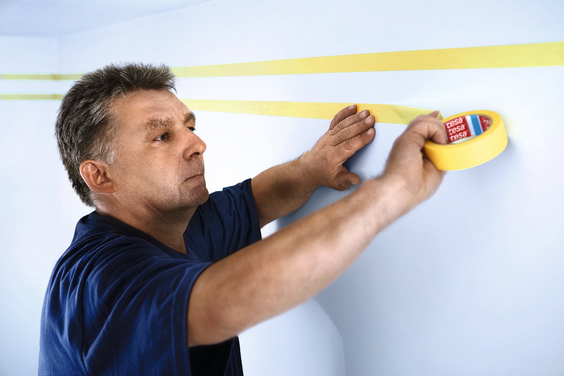 tesa® 4334  - tesa professional masking 4334 step 1of3 ap.jpg