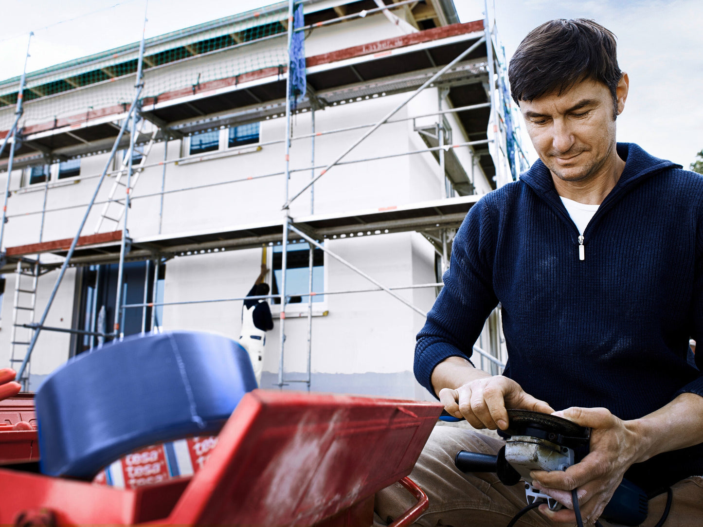 tesa® Professional 4373 2-in-1: Paint masking film with special outdoor cloth tape - tesa professional masking plastering repairing mood 001.jpg