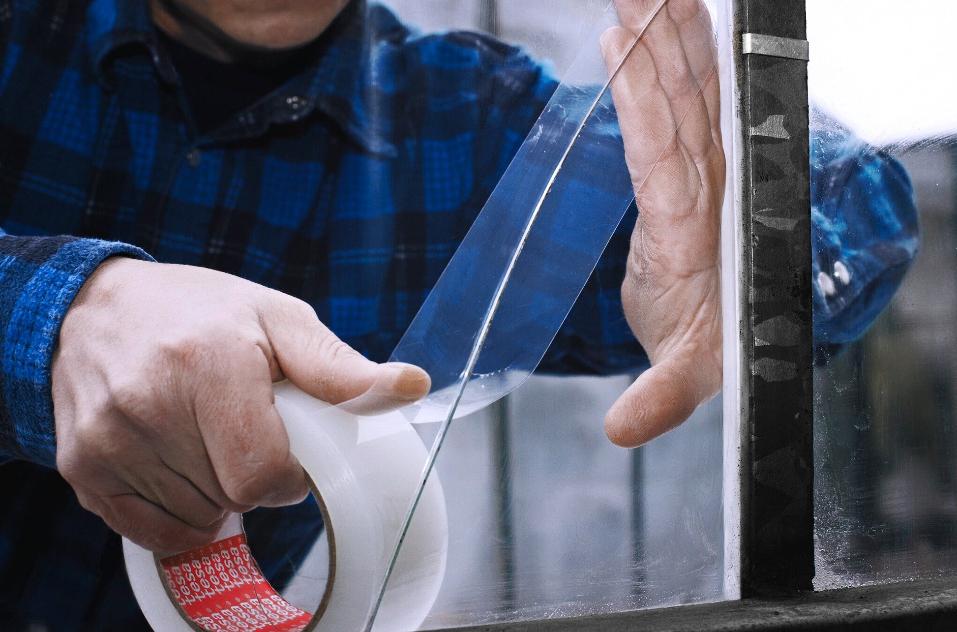 tesa® Professional 4668PRO Transparent duct tape - tesa professional repairing 4668 ap 001.jpg